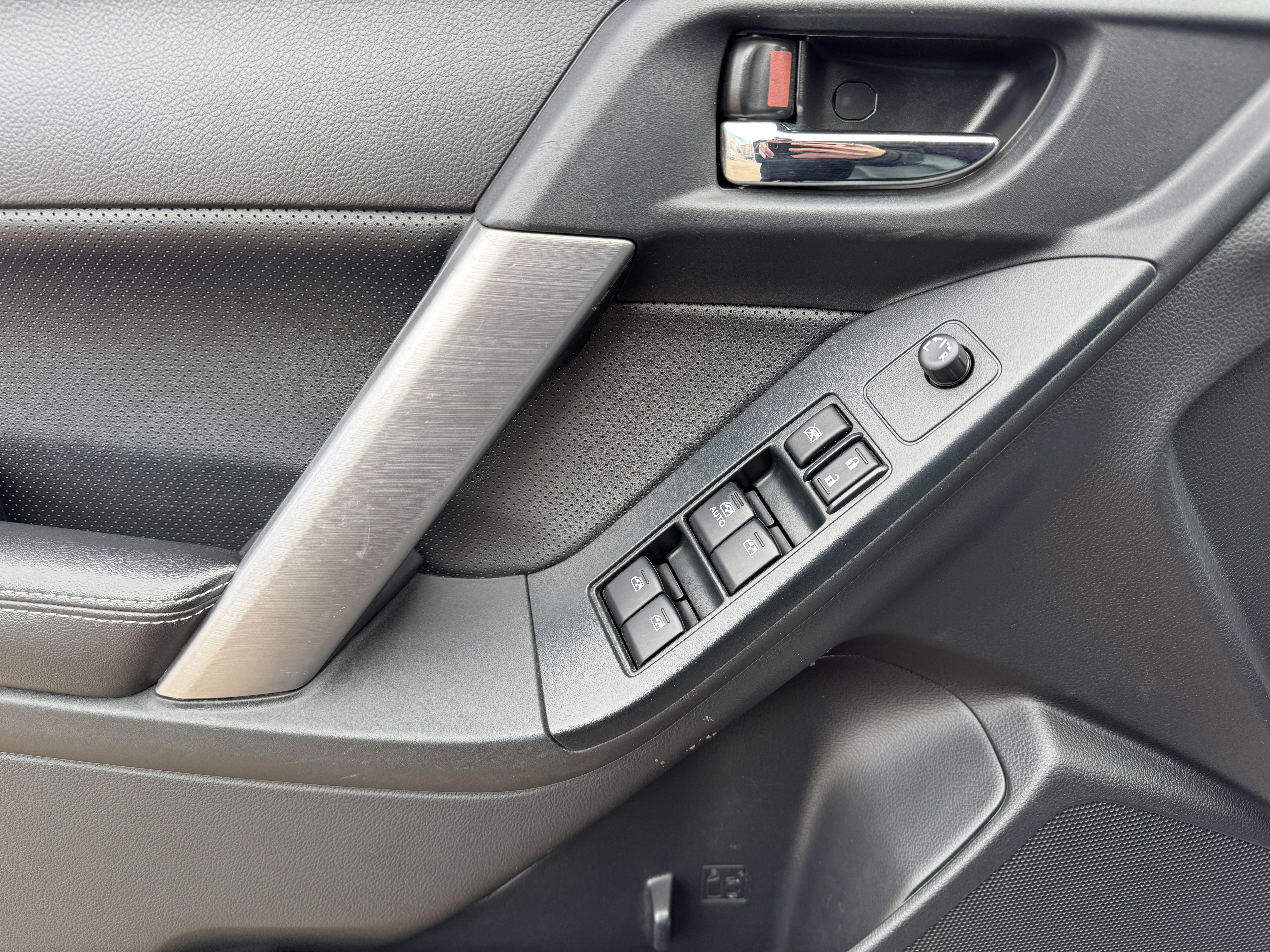 Used 2016 Subaru Forester 2.5i Limited w/ Popular Package #1 image 9