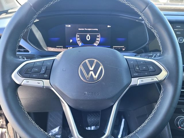 Used 2022 Volkswagen Taos SE w/ Panoramic Sunroof Package FWD image 25