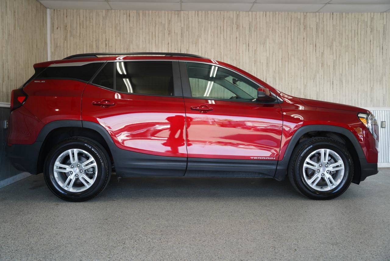 Used 2023 GMC Terrain SLE w/ Driver Convenience Package FWD image 6