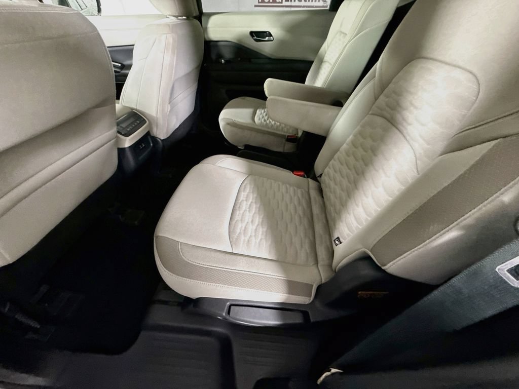 Certified 2022 Nissan Pathfinder SV w/ SV Premium Package AWD/4WD image 28