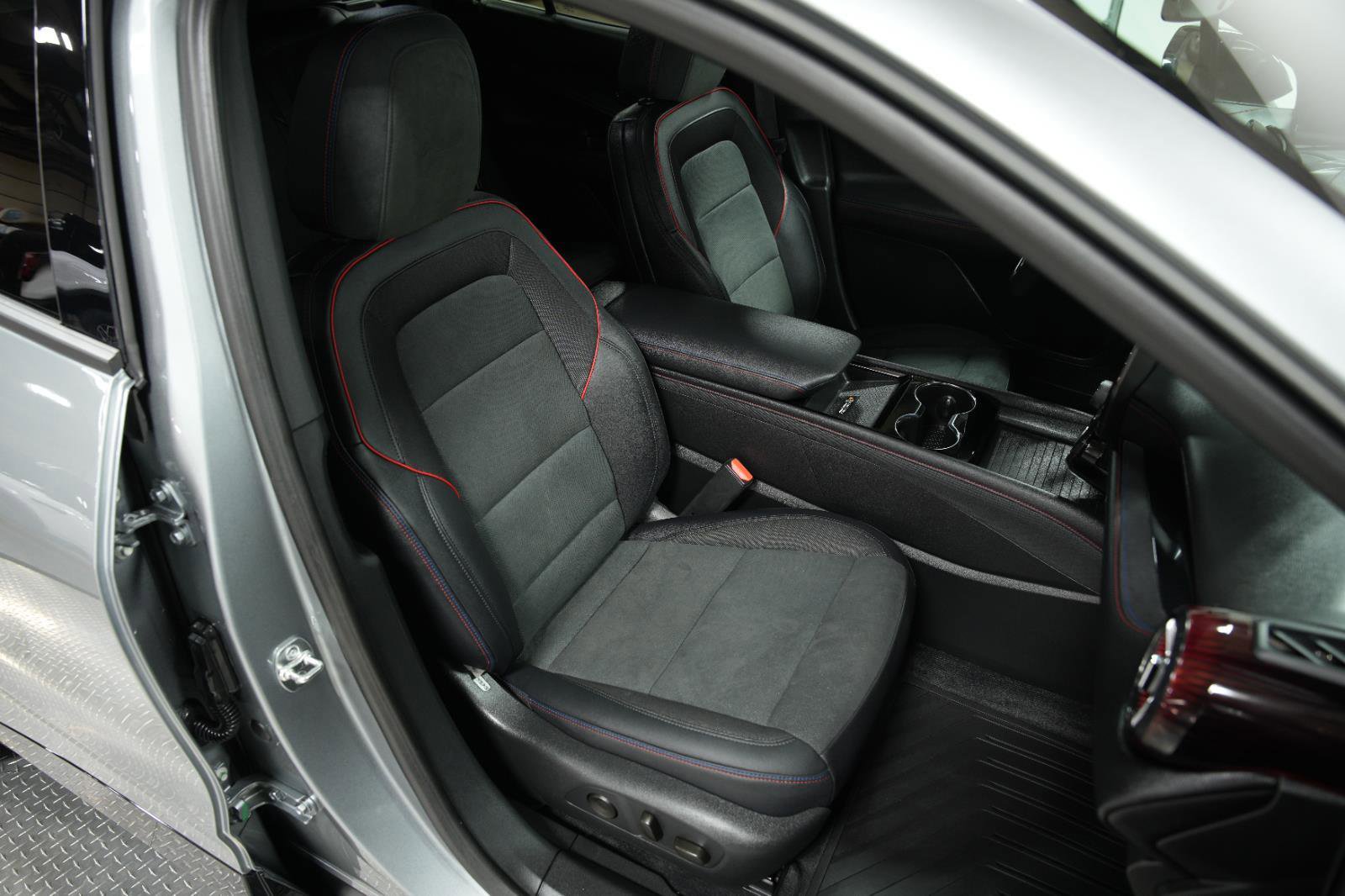 Used 2025 Chevrolet Blazer EV RS AWD/4WD image 18