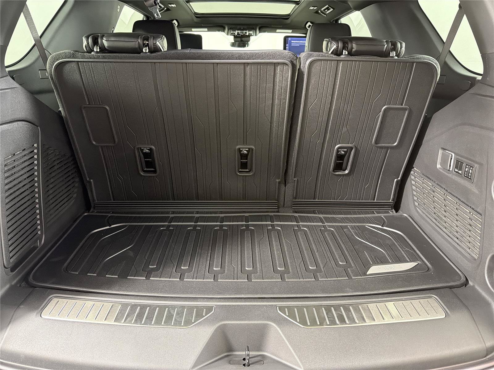 New 2026 GMC Yukon AT4 Ultimate w/ LPO, Floor Liner Package AWD/4WD image 19