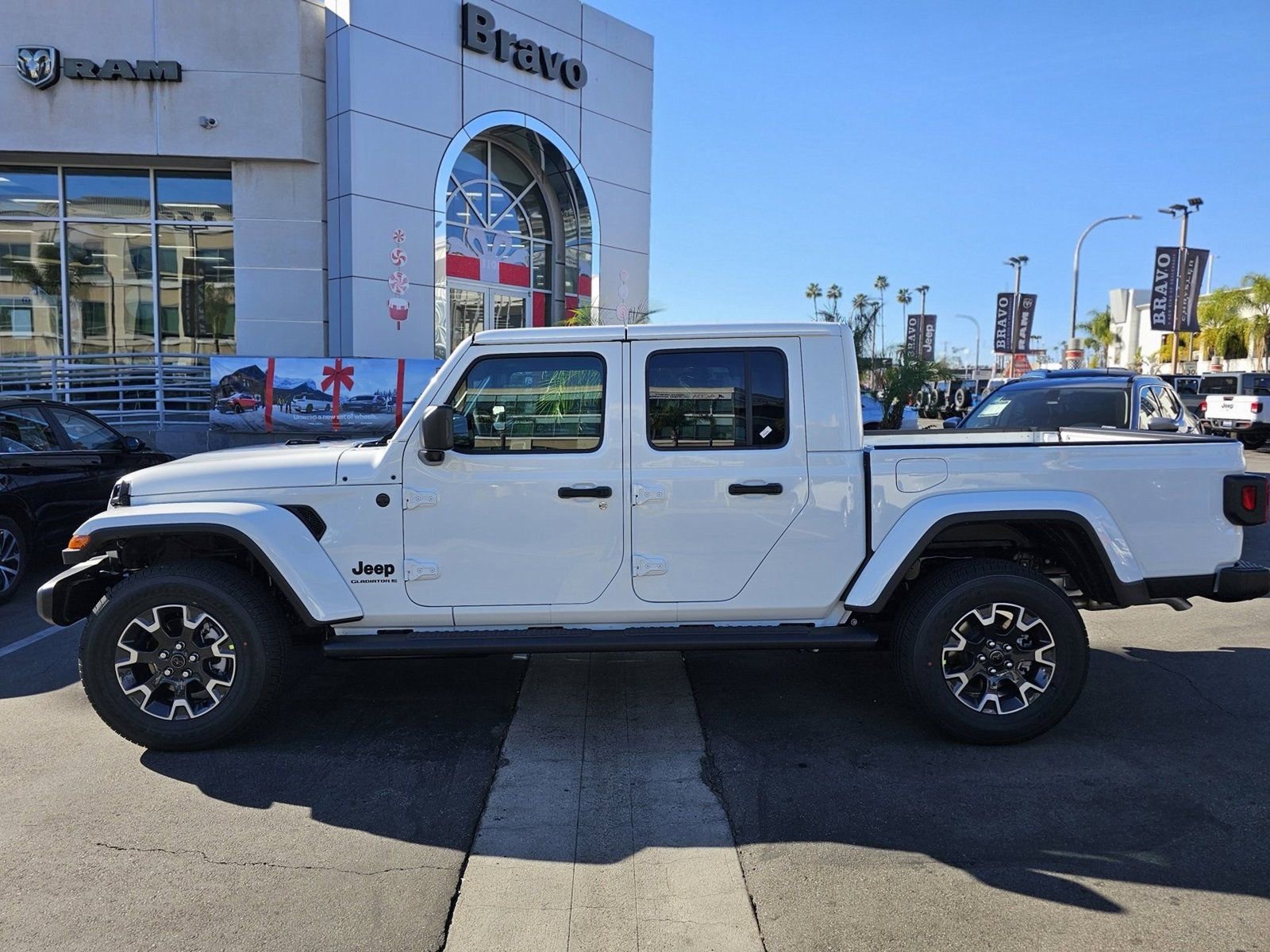 New 2026 Jeep Gladiator Sahara AWD/4WD image 4