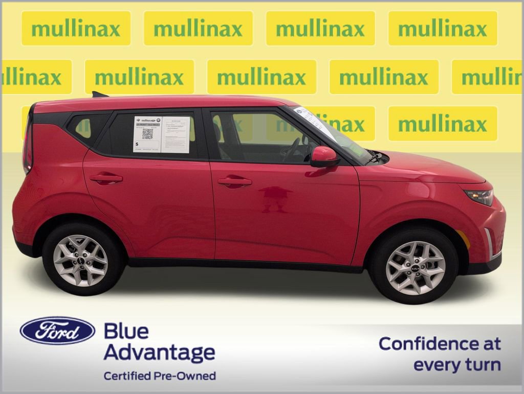 Used 2025 Kia Soul LX w/ LX Technology Package FWD image 2
