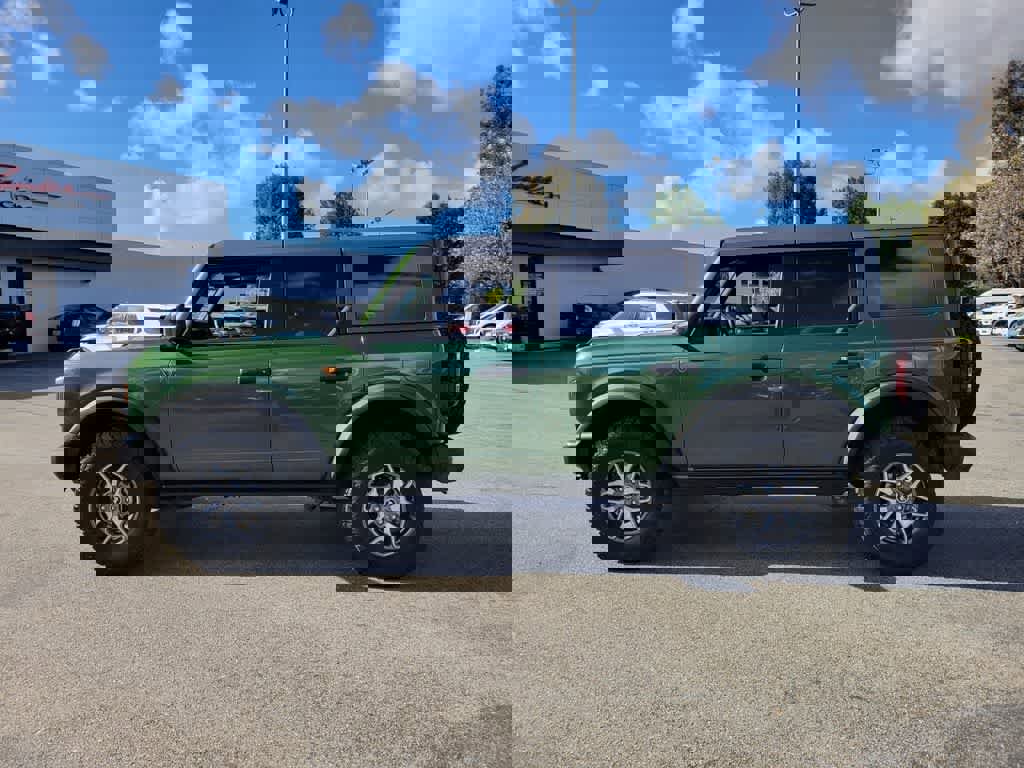 Used 2025 Ford Bronco Badlands image 2