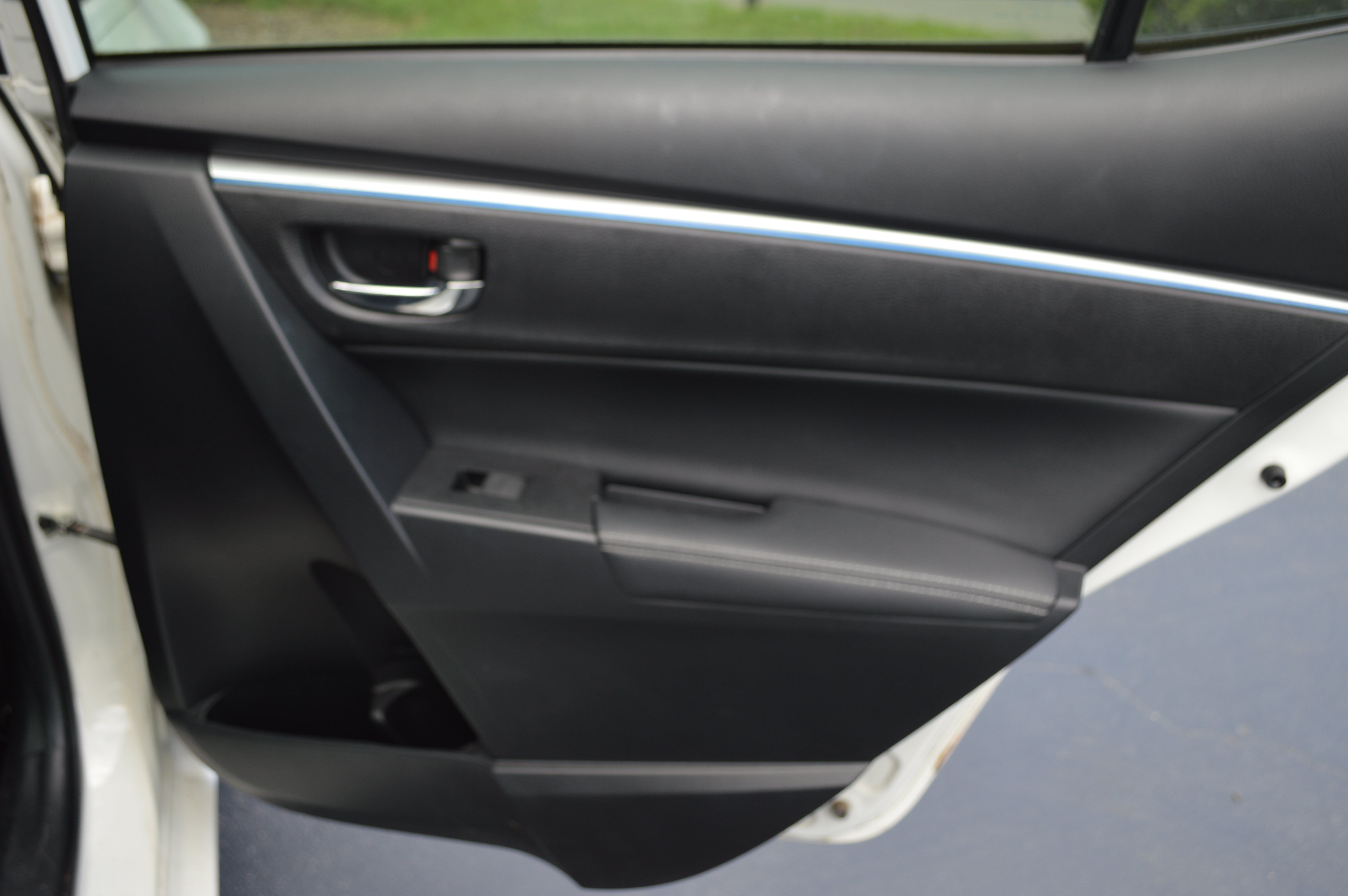 Used 2015 Toyota Corolla S FWD image 32