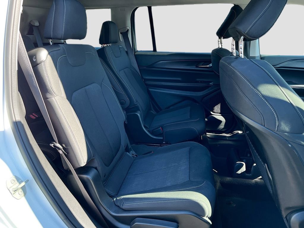 Used 2023 Jeep Grand Cherokee L Laredo image 19