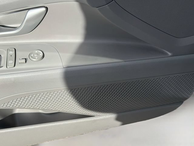 Certified 2025 Hyundai Elantra SE FWD image 18