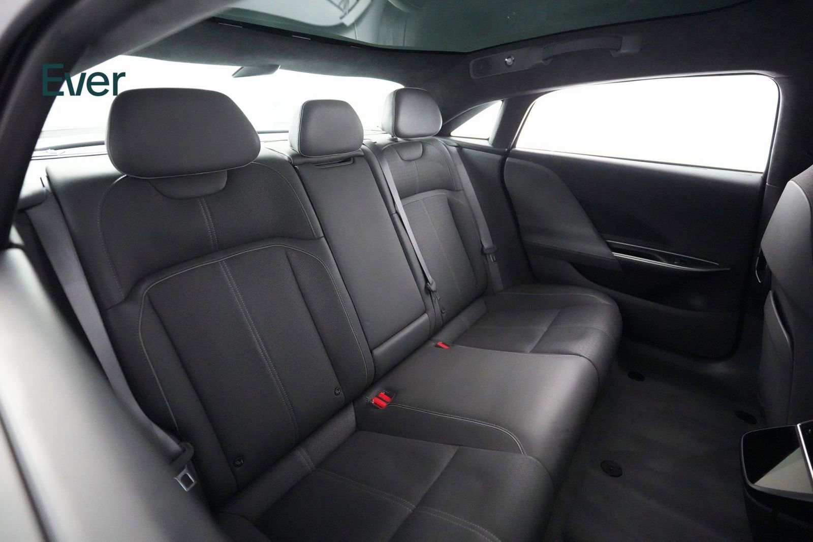 Used 2022 Lucid Air Grand Touring image 9