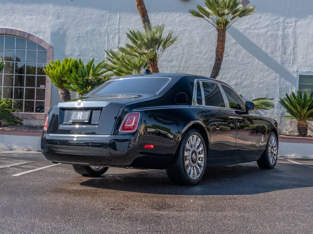 Used 2019 Rolls-Royce Phantom Sedan image 2