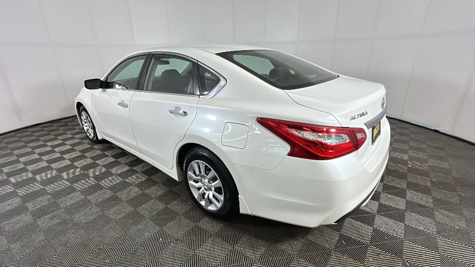 Used 2016 Nissan Altima 2.5 S w/ Power Driver Seat Package FWD image 5