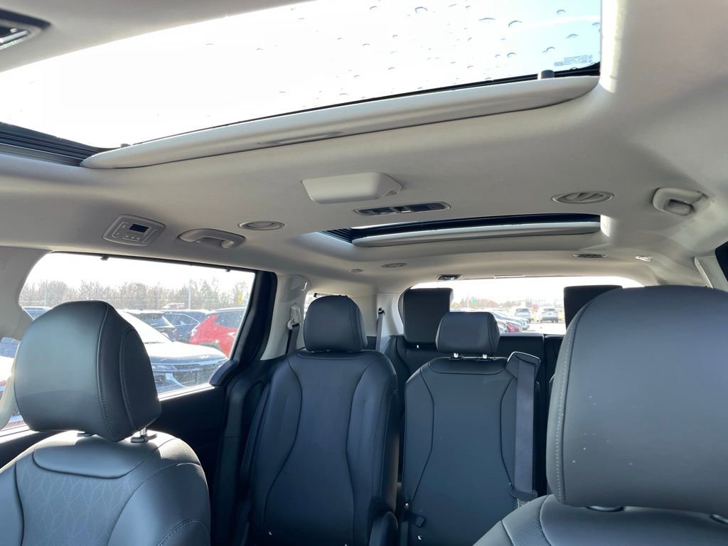 New 2026 Kia Carnival SX w/ SX Dark Edition Package image 22