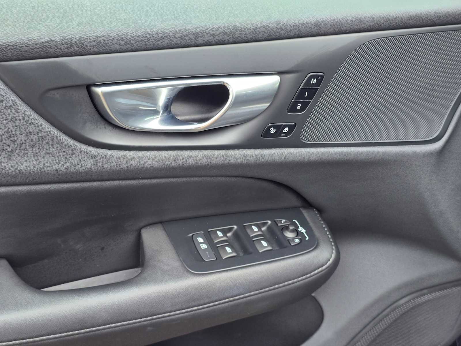 Certified 2025 Volvo V60 B5 Cross Country Plus image 23