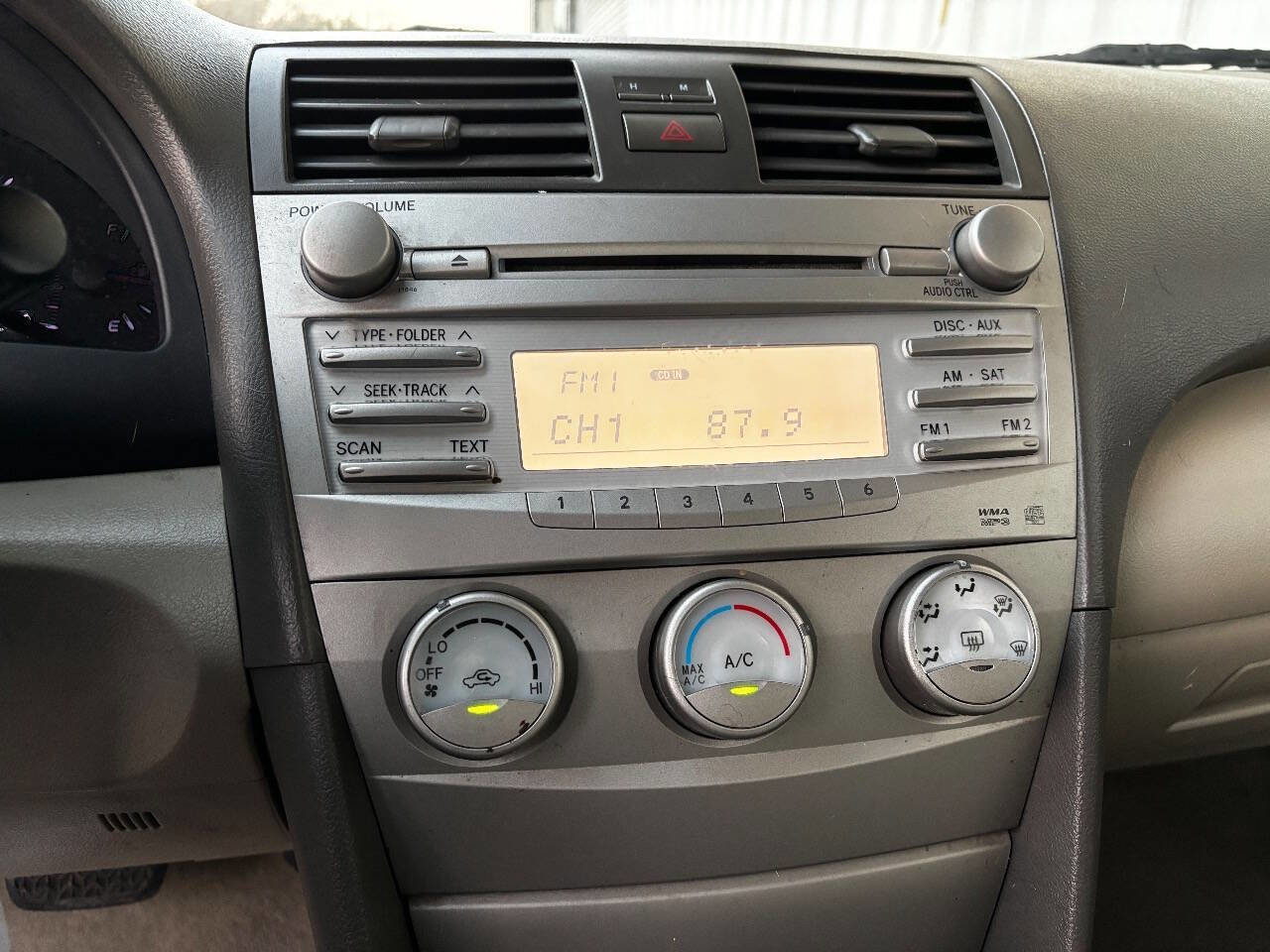 Used 2011 Toyota Camry LE image 49