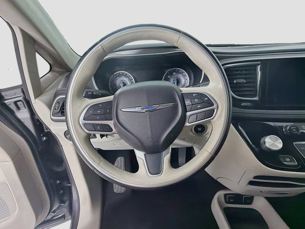 Used 2019 Chrysler Pacifica Limited FWD image 11