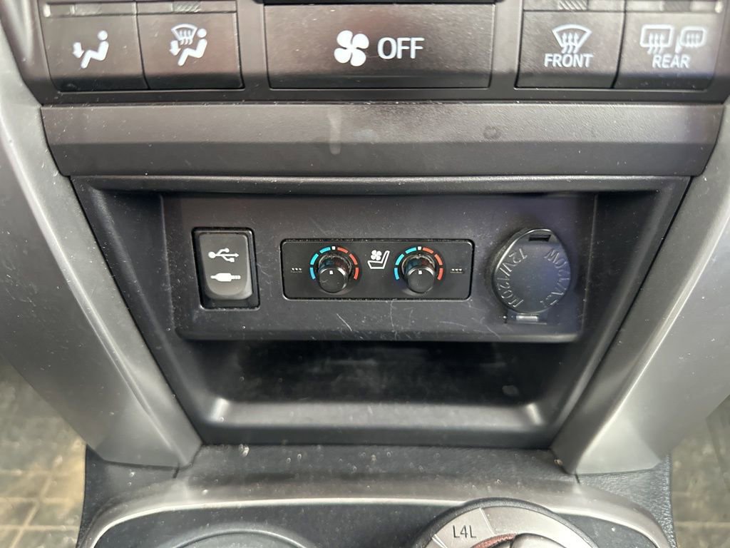 Used 2015 Toyota 4Runner Limited image 6