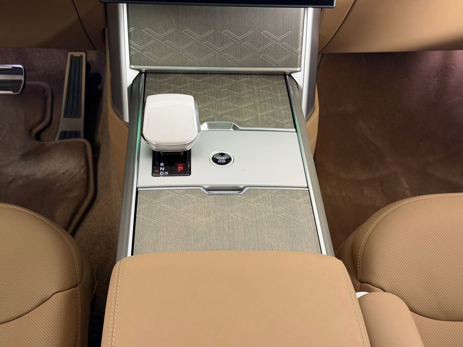 Used 2026 Land Rover Range Rover SV image 25