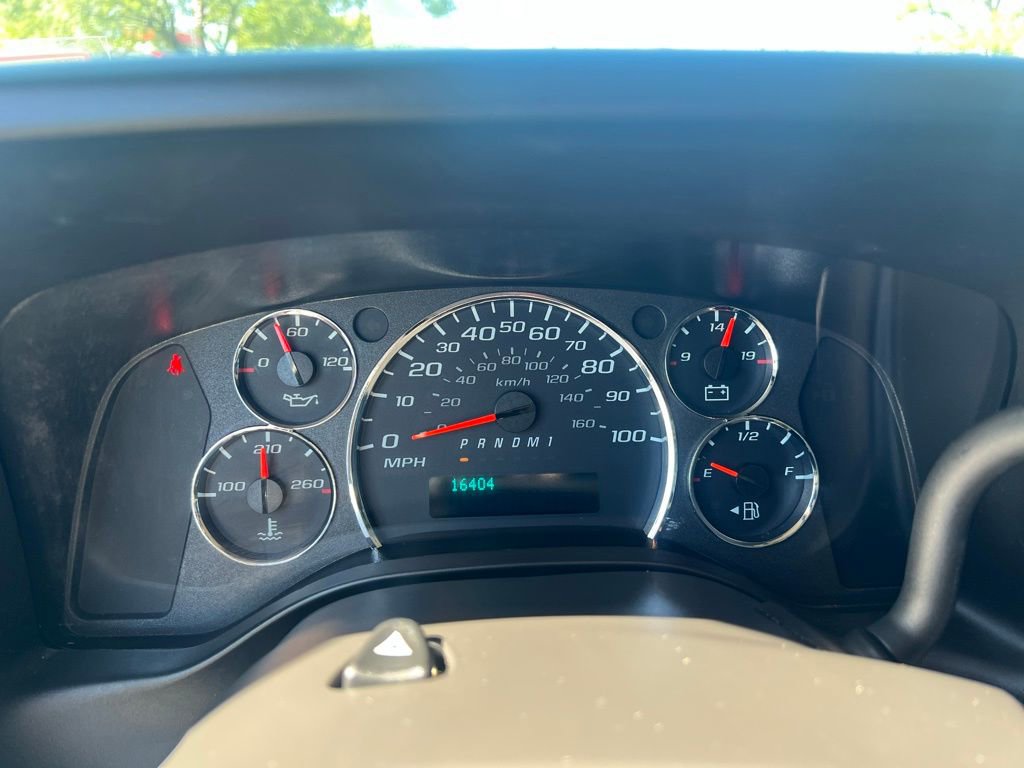 Used 2024 Chevrolet Express 2500 w/ Driver Convenience Package RWD image 36