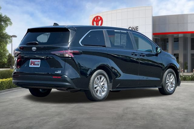 Certified 2024 Toyota Sienna LE AWD/4WD image 5