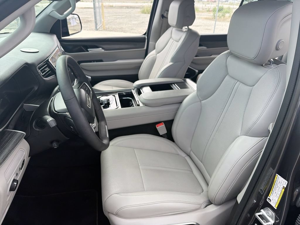 Used 2024 Jeep Wagoneer Series II w/ Premium Group I RWD image 14