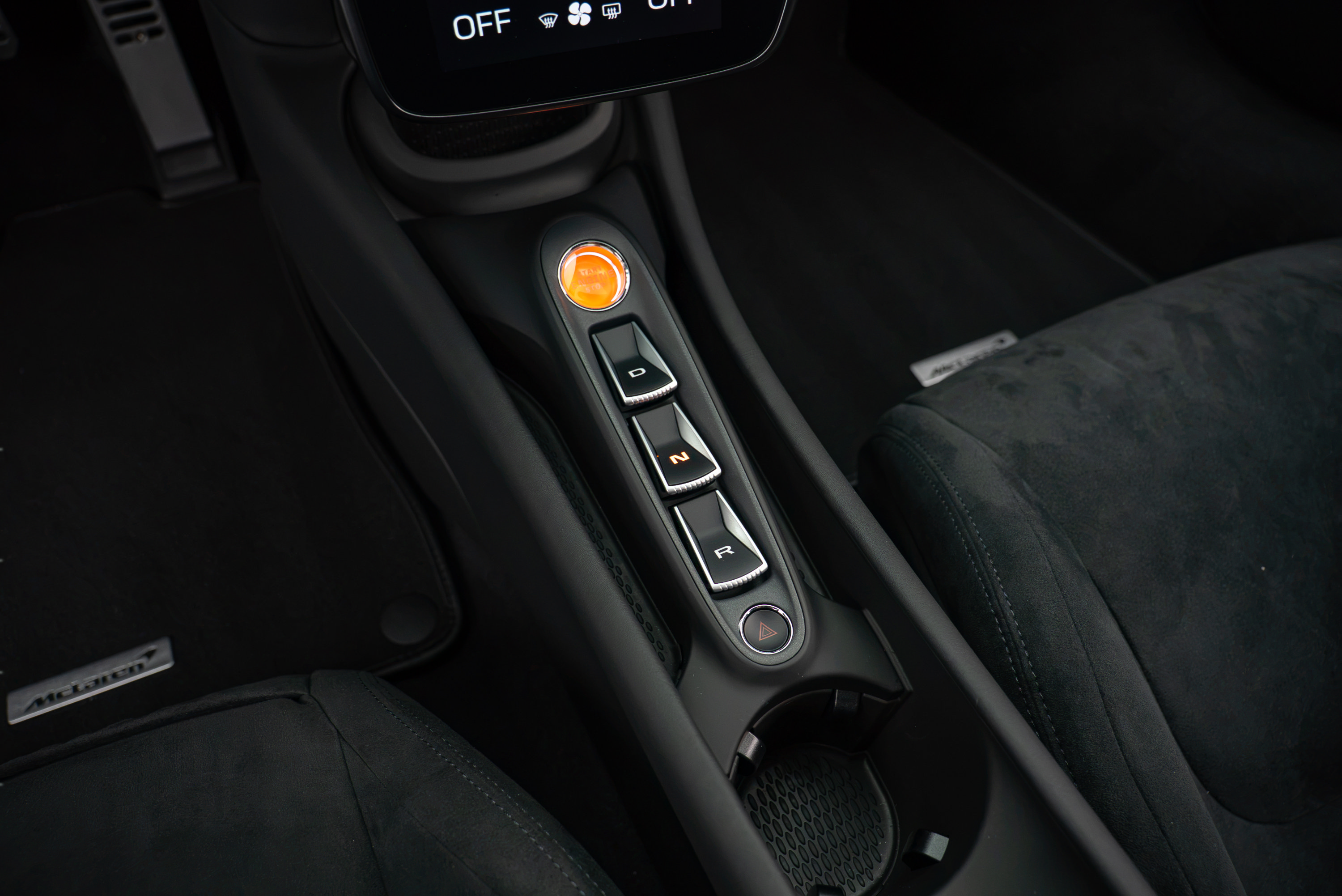 Used 2025 McLaren Artura RWD image 9