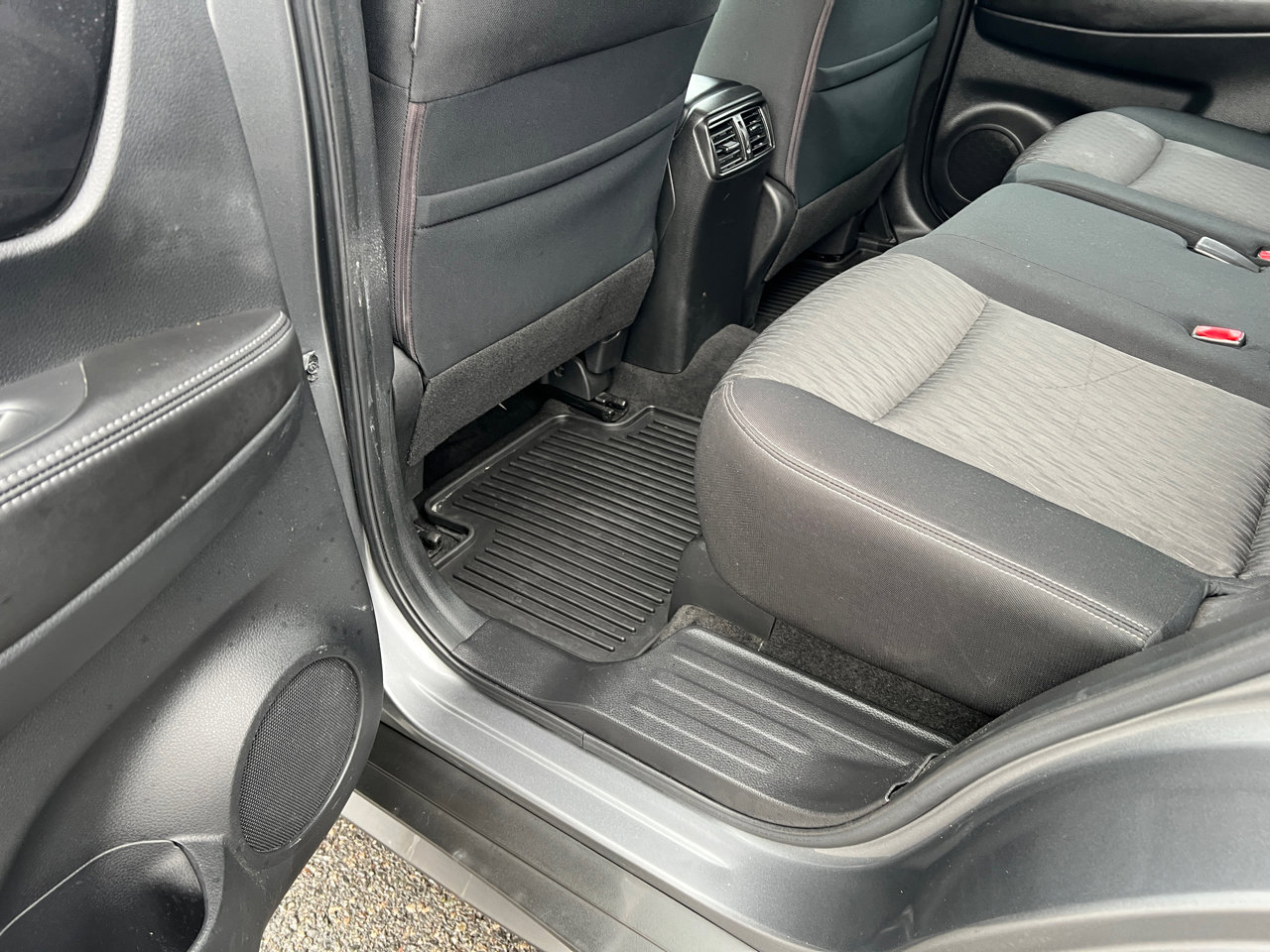 Used 2018 Nissan Rogue S image 12