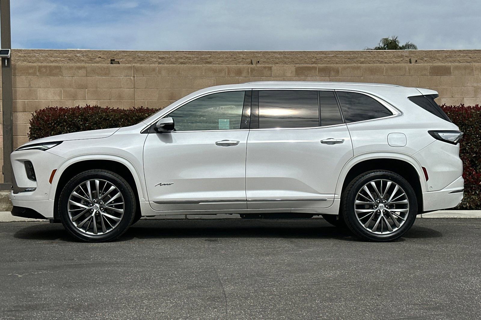 Certified 2025 Buick Enclave Avenir w/ Super Cruise Package image 7