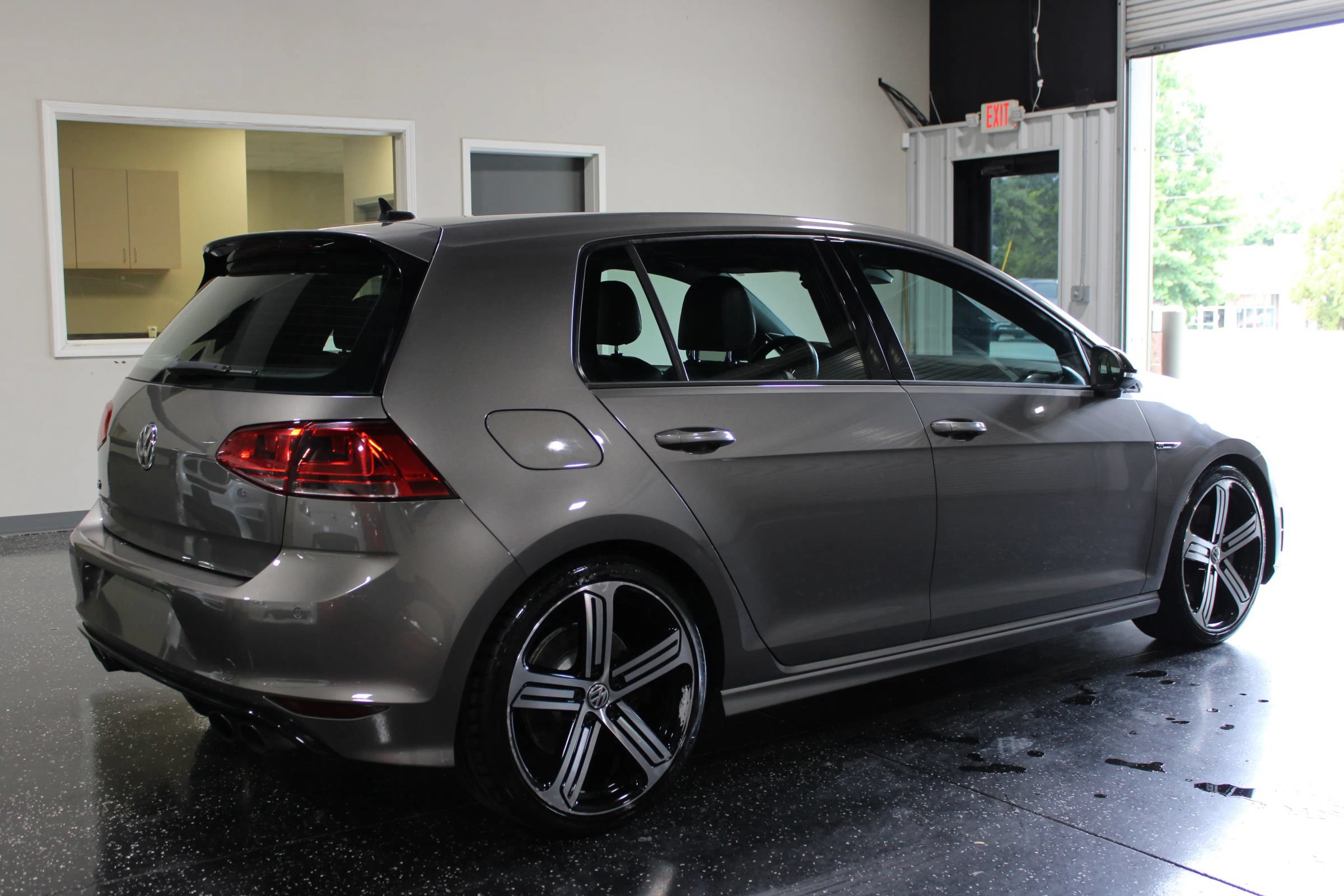 Used 2016 Volkswagen Golf R 4-Door w/ Driver Assistance Package AWD/4WD image 3