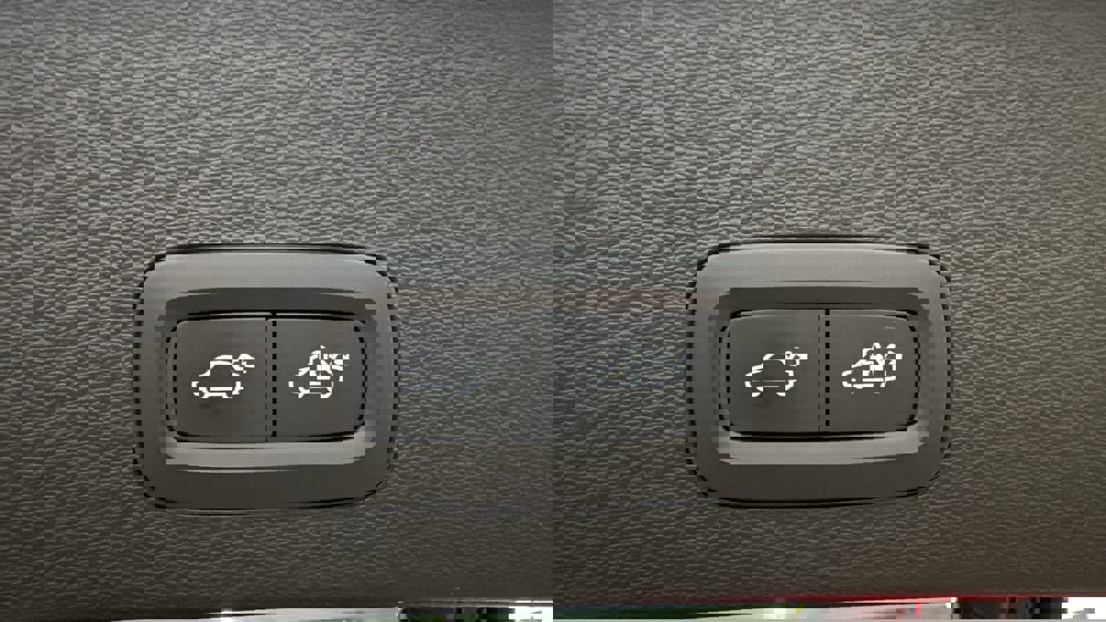 Used 2023 Volvo C40 P8 Recharge Ultimate image 30