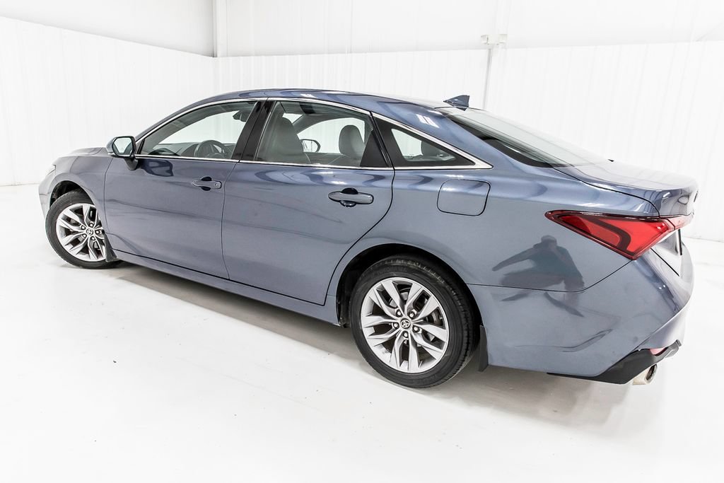 Used 2021 Toyota Avalon XLE w/ Moonroof Package FWD image 4