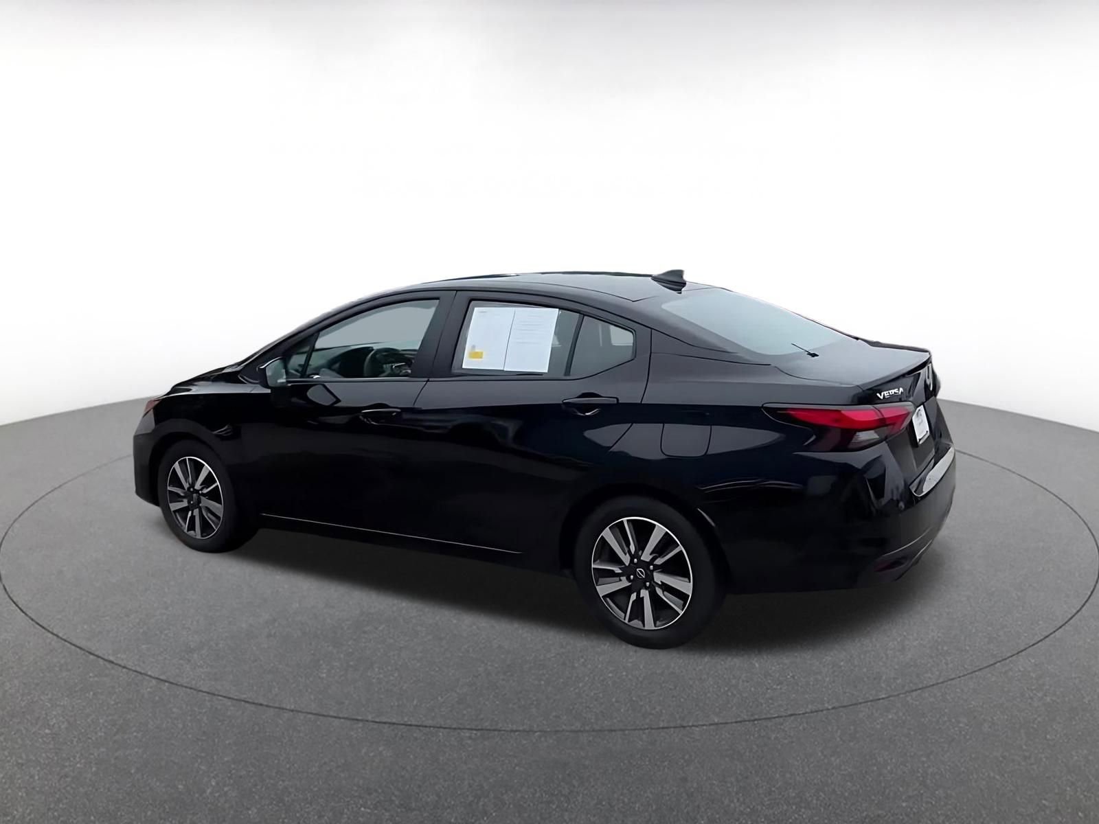 Used 2025 Nissan Versa SV FWD image 10