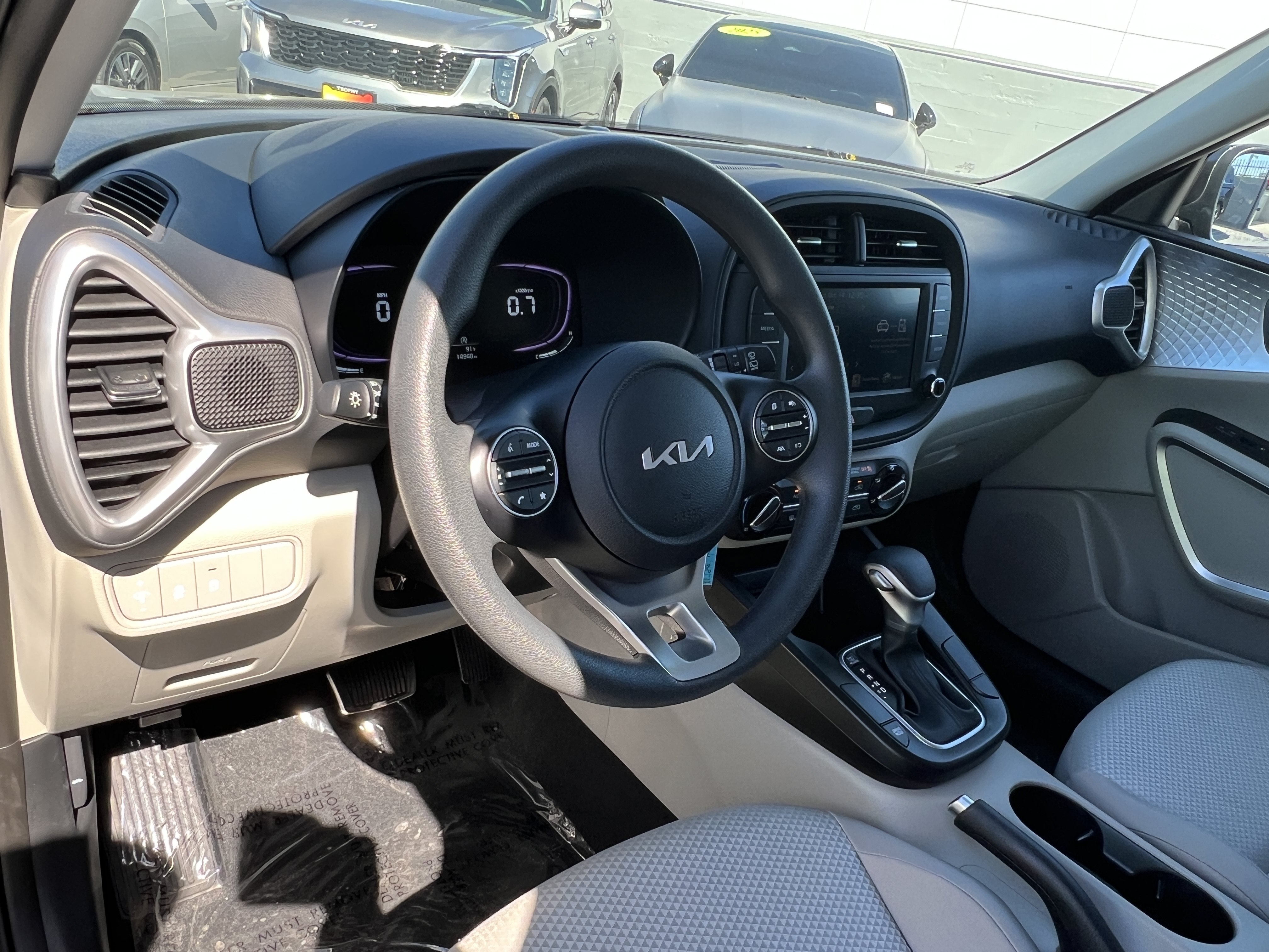 Used 2025 Kia Soul LX w/ LX Technology Package FWD image 22