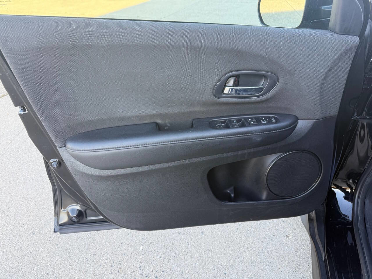 Used 2020 Honda HR-V LX image 9