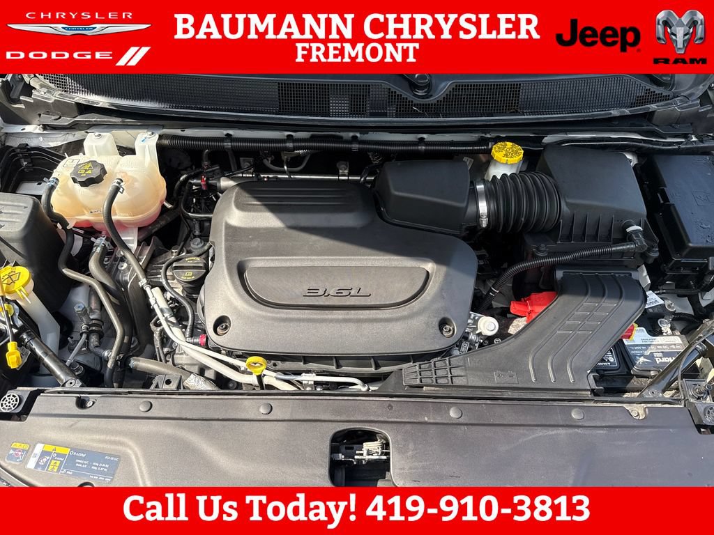Used 2025 Chrysler Pacifica Limited FWD image 18
