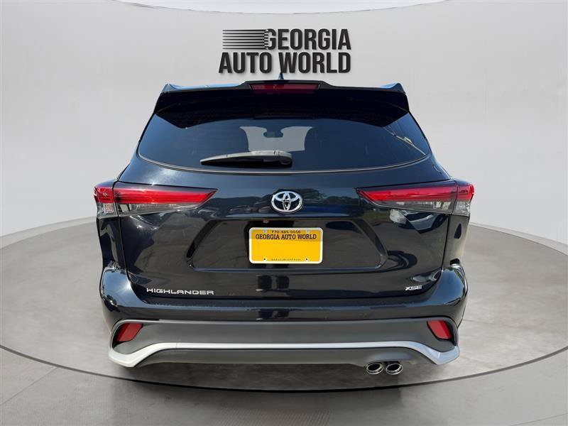 Used 2021 Toyota Highlander XSE FWD image 10