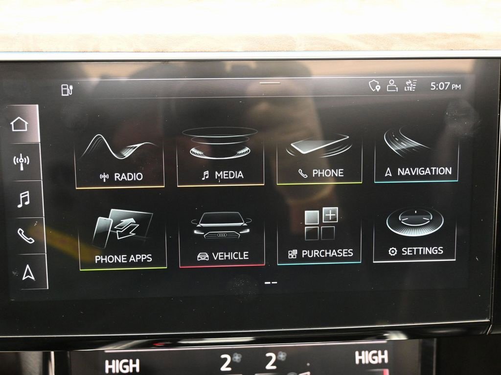 Used 2019 Audi e-tron Prestige w/ Prestige Package image 24