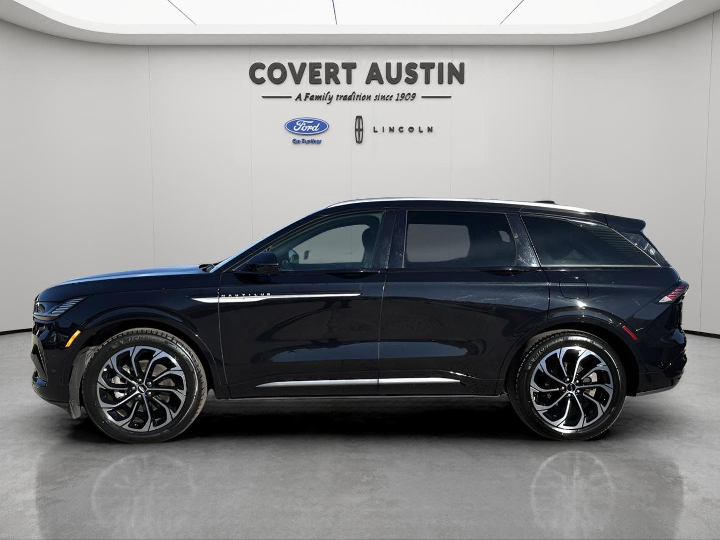 Used 2024 Lincoln Nautilus Reserve image 2