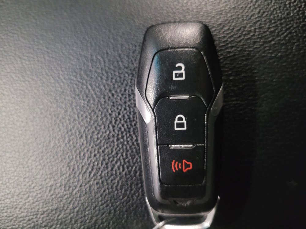 Used 2016 Ford Explorer XLT image 32