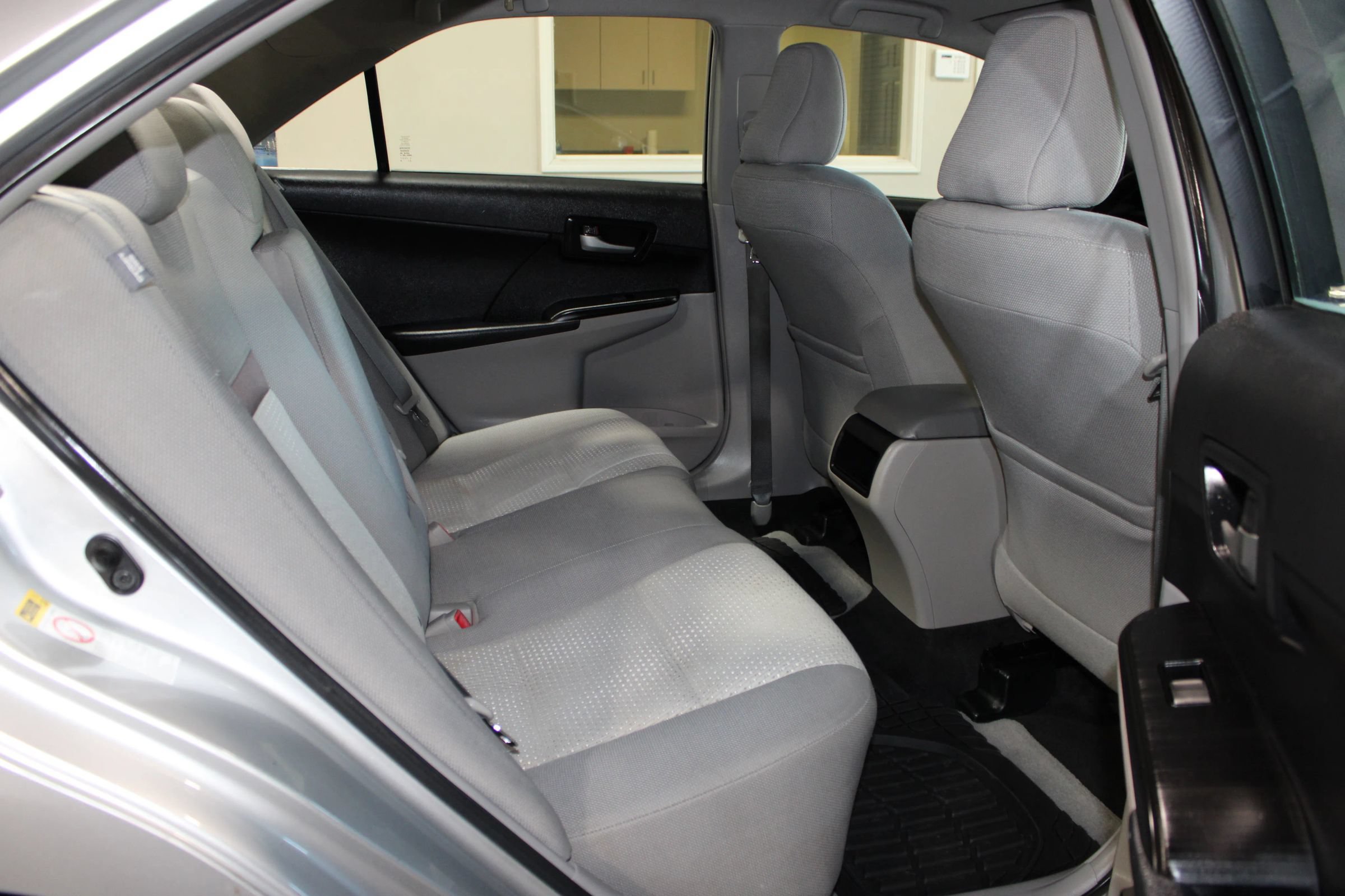 Used 2012 Toyota Camry LE FWD image 24