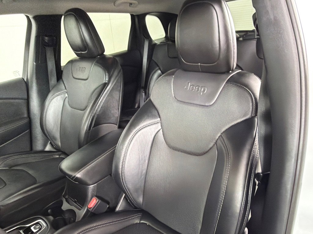 Used 2023 Jeep Cherokee Altitude Lux image 12