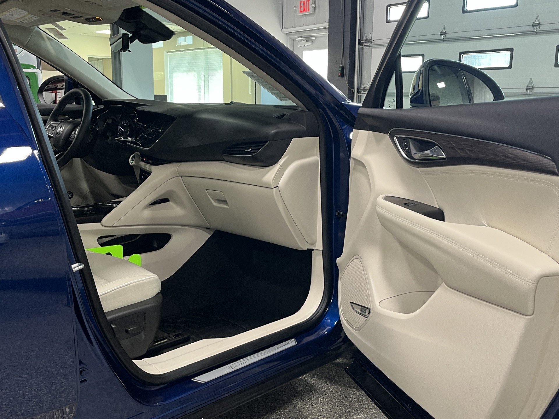 Certified 2023 Buick Envision Avenir AWD/4WD image 8