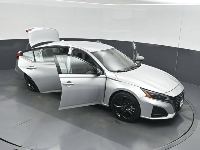 Used 2023 Nissan Altima 2.5 SR FWD image 59