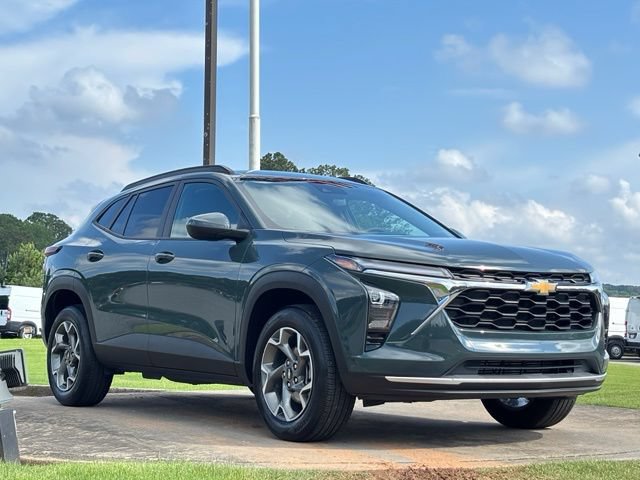 Used 2025 Chevrolet Trax LT
