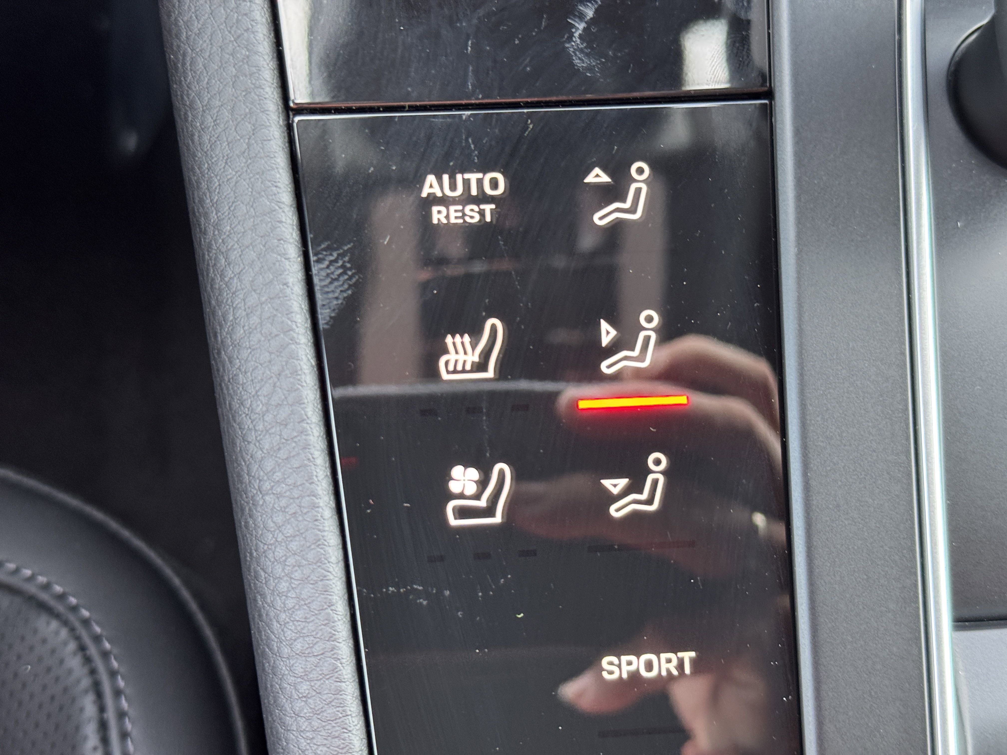 New 2025 Porsche Macan image 30