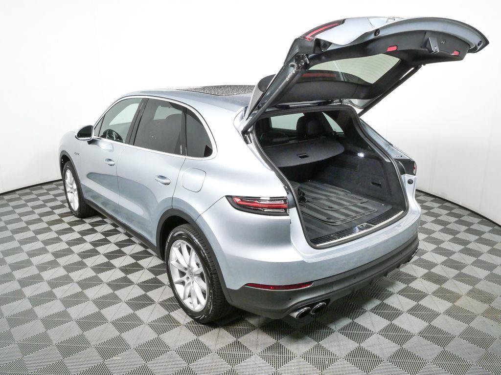 Certified 2022 Porsche Cayenne E-Hybrid AWD/4WD image 32