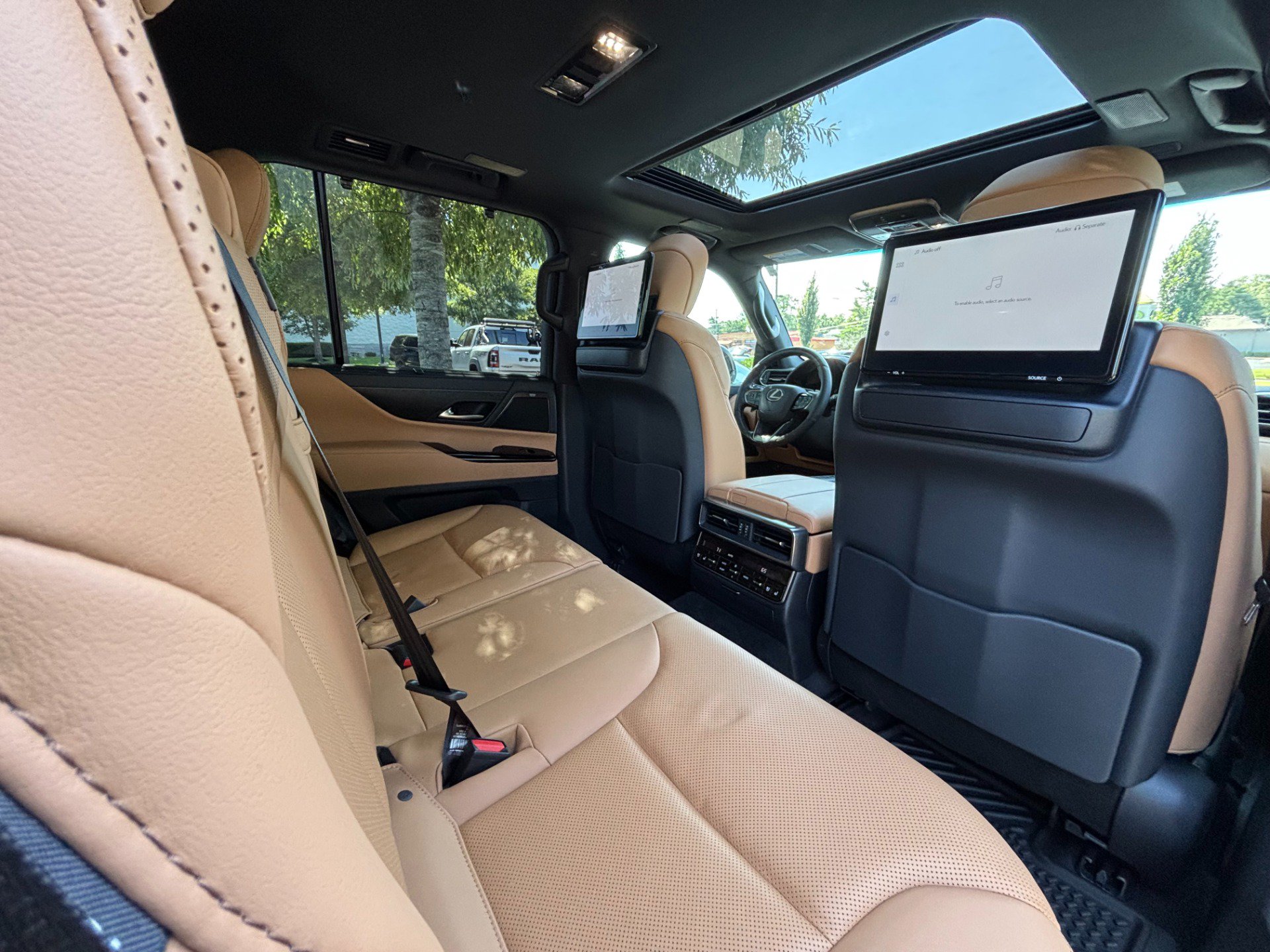 Used 2025 Lexus LX 700h Luxury w/ Appearance Package AWD/4WD image 23