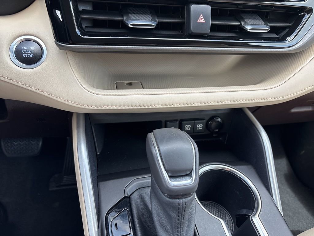 Used 2020 Toyota Highlander XLE FWD image 32