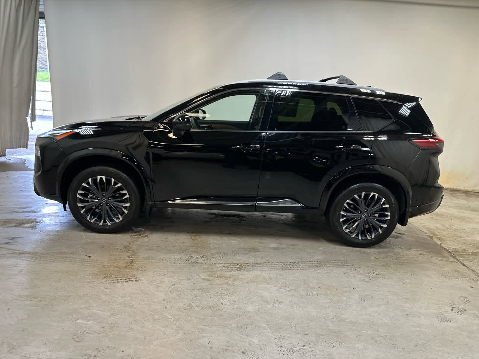 Certified 2025 Nissan Rogue Platinum image 9