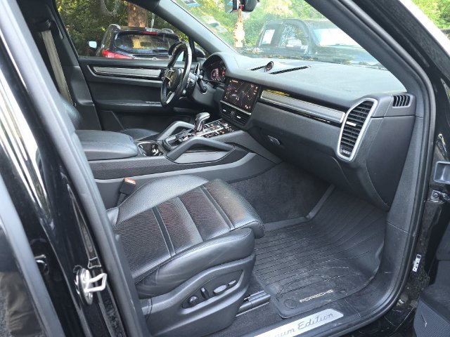 Used 2023 Porsche Cayenne Platinum Edition AWD/4WD image 28