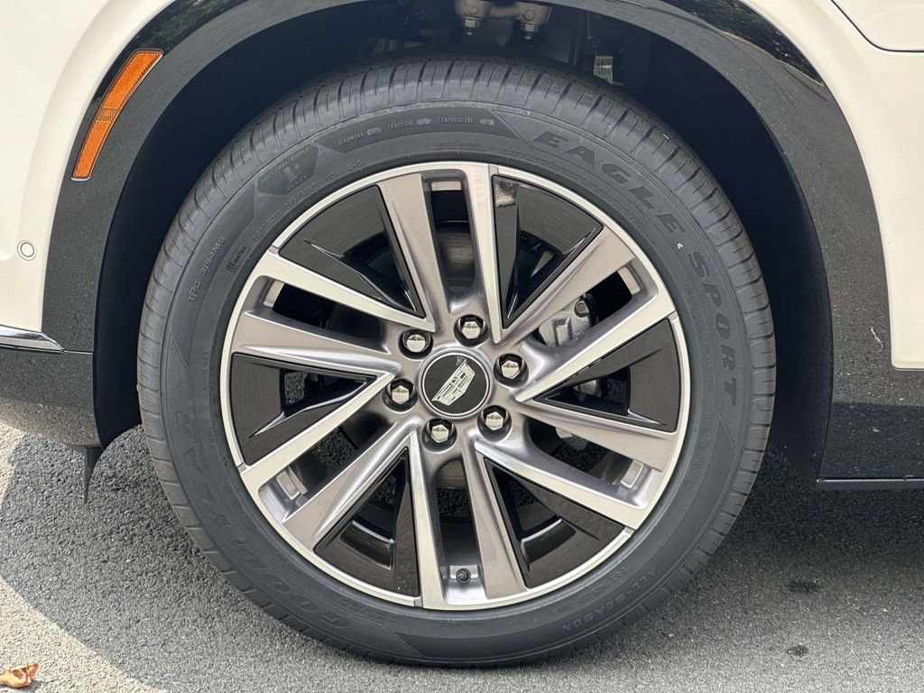 New 2027 Cadillac Vistiq Luxury w/ LPO, Floor Liner Package AWD/4WD image 7